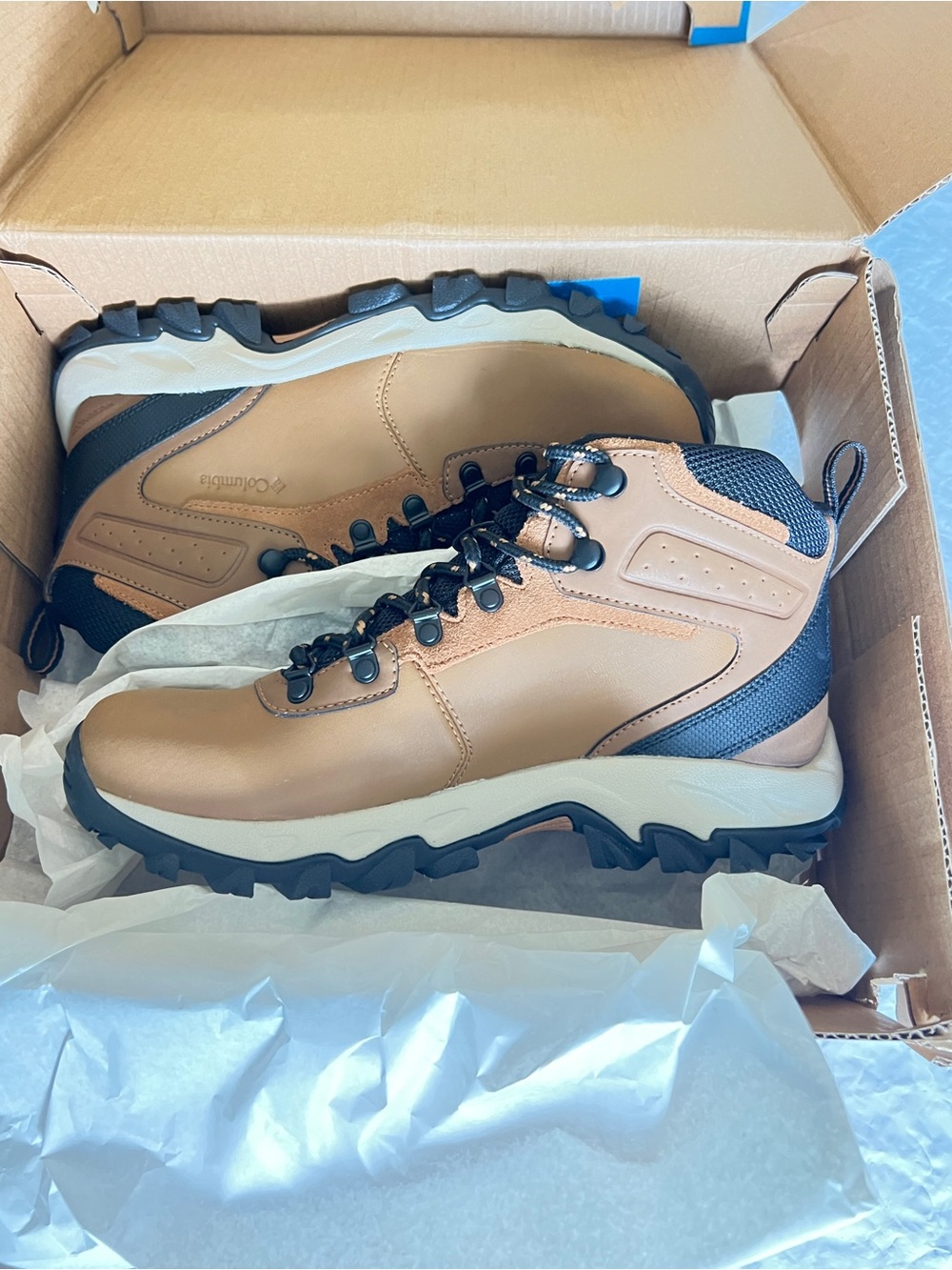 Columbia Newton Ridge Plus II Waterproof Hiking Boots Elk Black Men 7.5 NIB/NW
